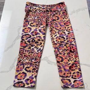 Leopard Capri Leggings. Size small